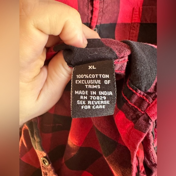 Carbon black and red “flannel” button up - XL - Picture 3 of 6